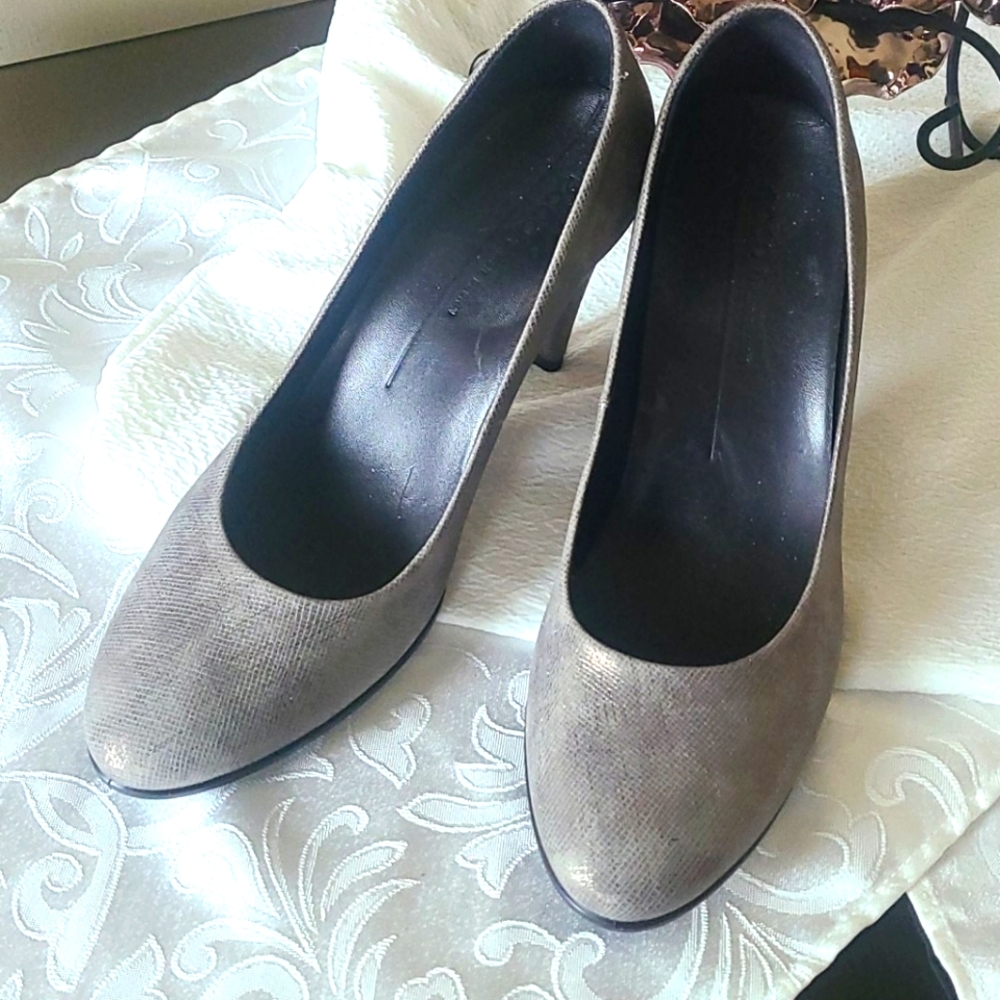 ECCO METALLIC HEELS